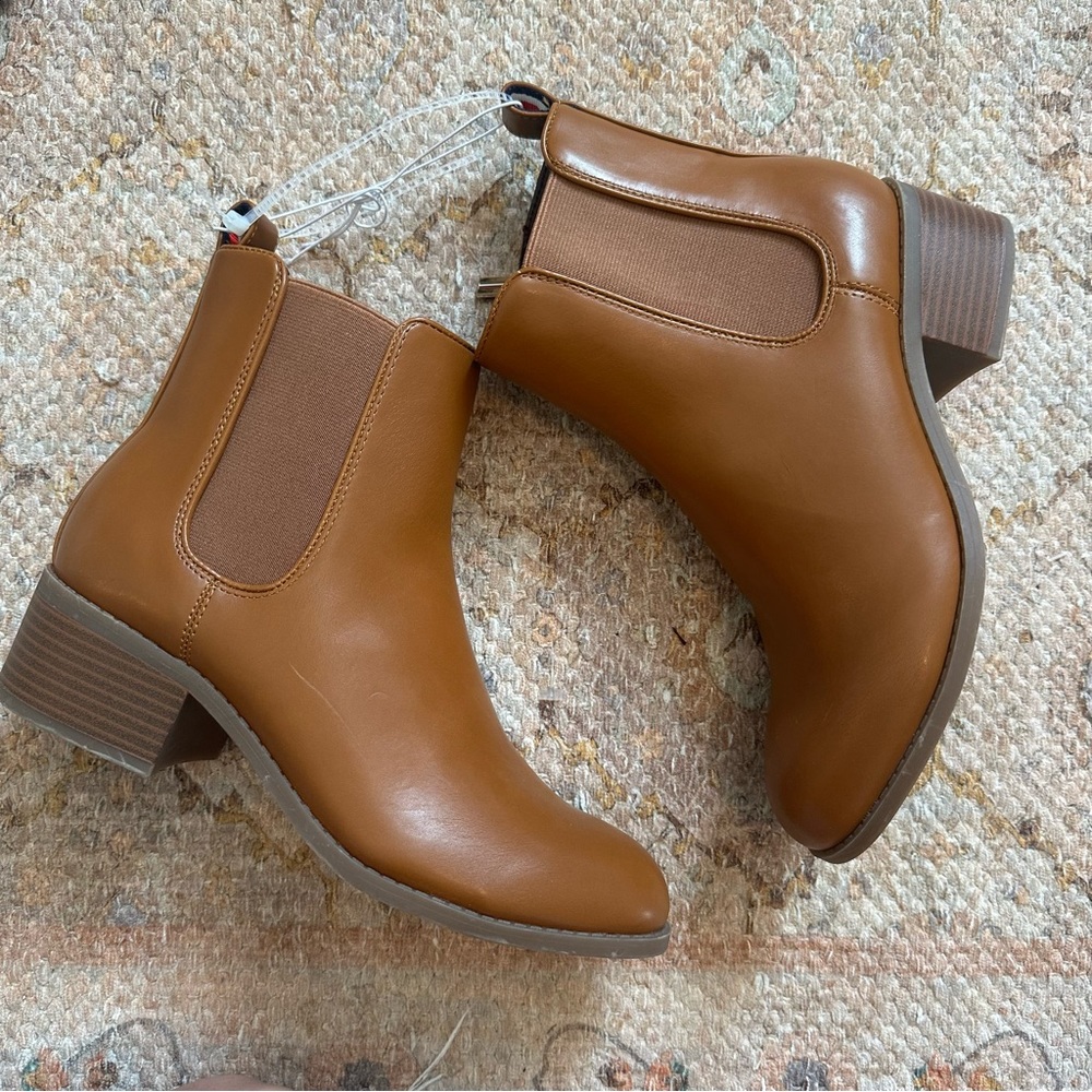 NWOT Tommy Hilfiger Dae Block Heel Bootie
